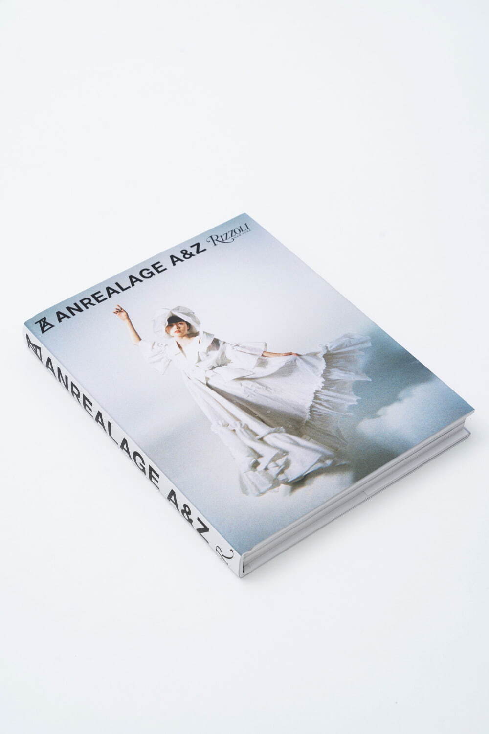 ANREALAGE A&Z 平手友梨奈 表紙に平手友梨奈を起用、アンリアレイジがブランドの18年を