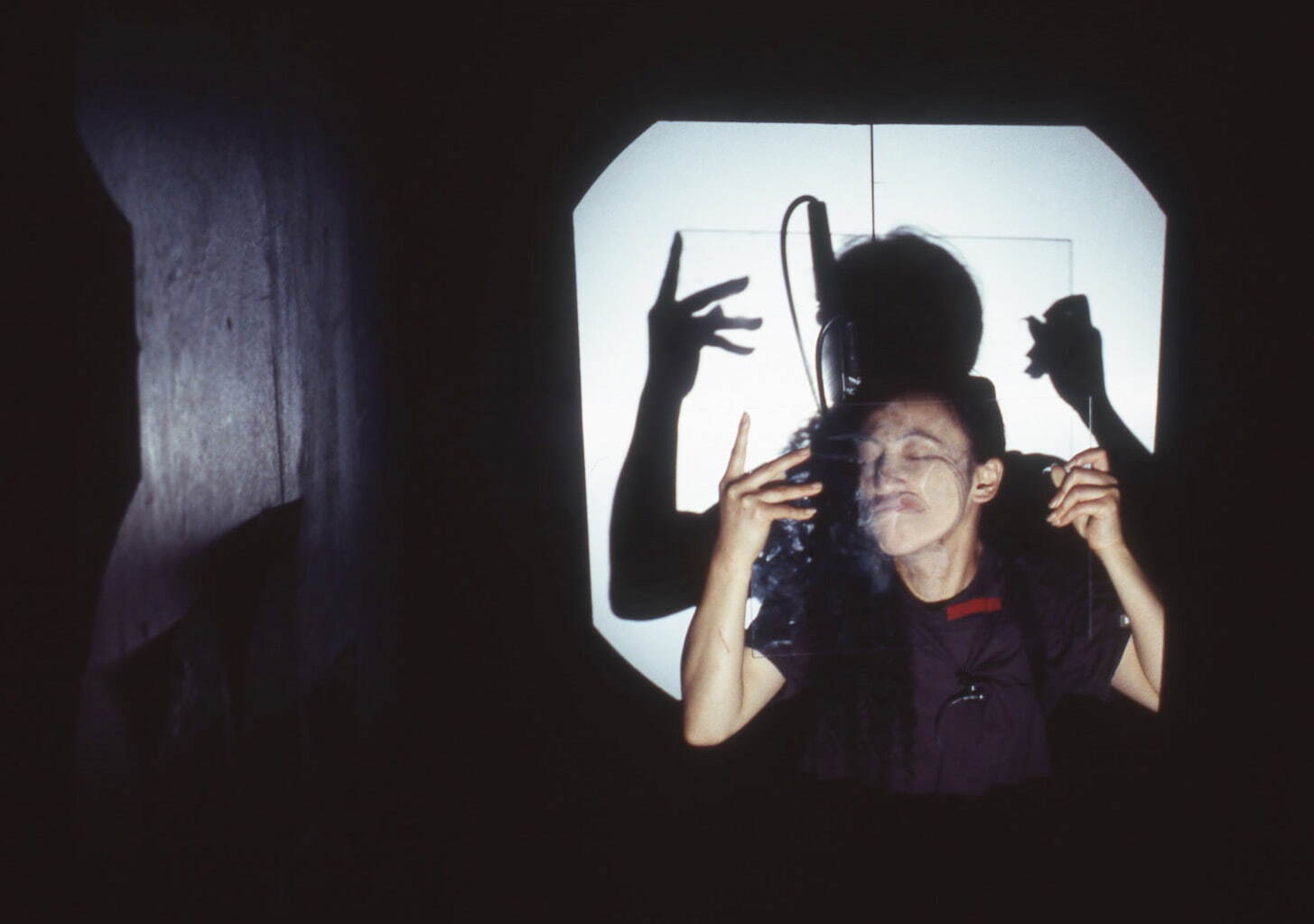 豊島重之主宰モレキュラーシアター公演《Legend of Ho》2000年 photo: Toru Yoshida