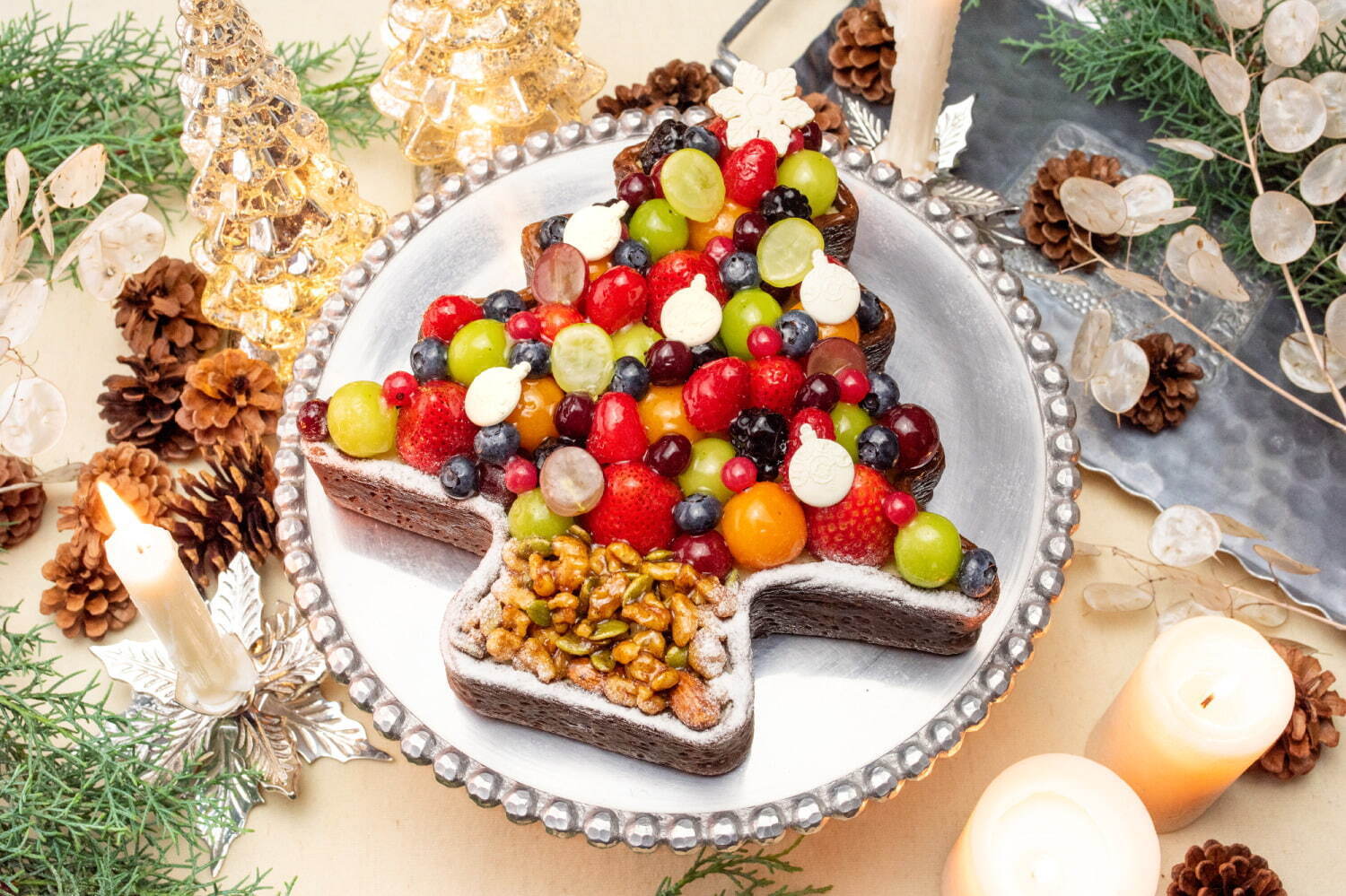 キル フェ ボンのクリスマスケーキ2021、“ティアラ型”イチゴタルトや“ツリー型”フルーツタルト｜写真2