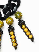 H&M×アイリス・アプフェル、パールを飾った“えんどう豆”柄ジャケットやカエルのビジューアクセサリー｜写真58