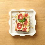 フランフラン“くすみカラー”の新作テーブルウェア、サクサクトーストが楽しめる”フリル”プレート｜写真1