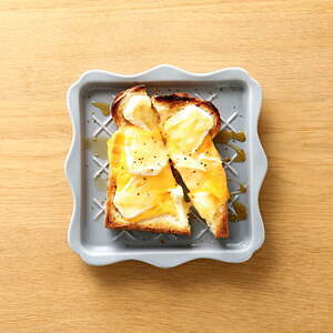 フランフラン“くすみカラー”の新作テーブルウェア、サクサクトーストが楽しめる”フリル”プレート｜写真4