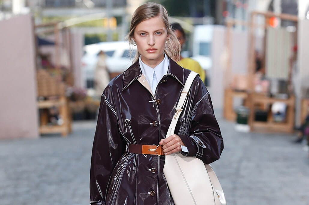 トリー バーチ 2022年春夏コレクション - コントラストが生み出すポジティブなムード