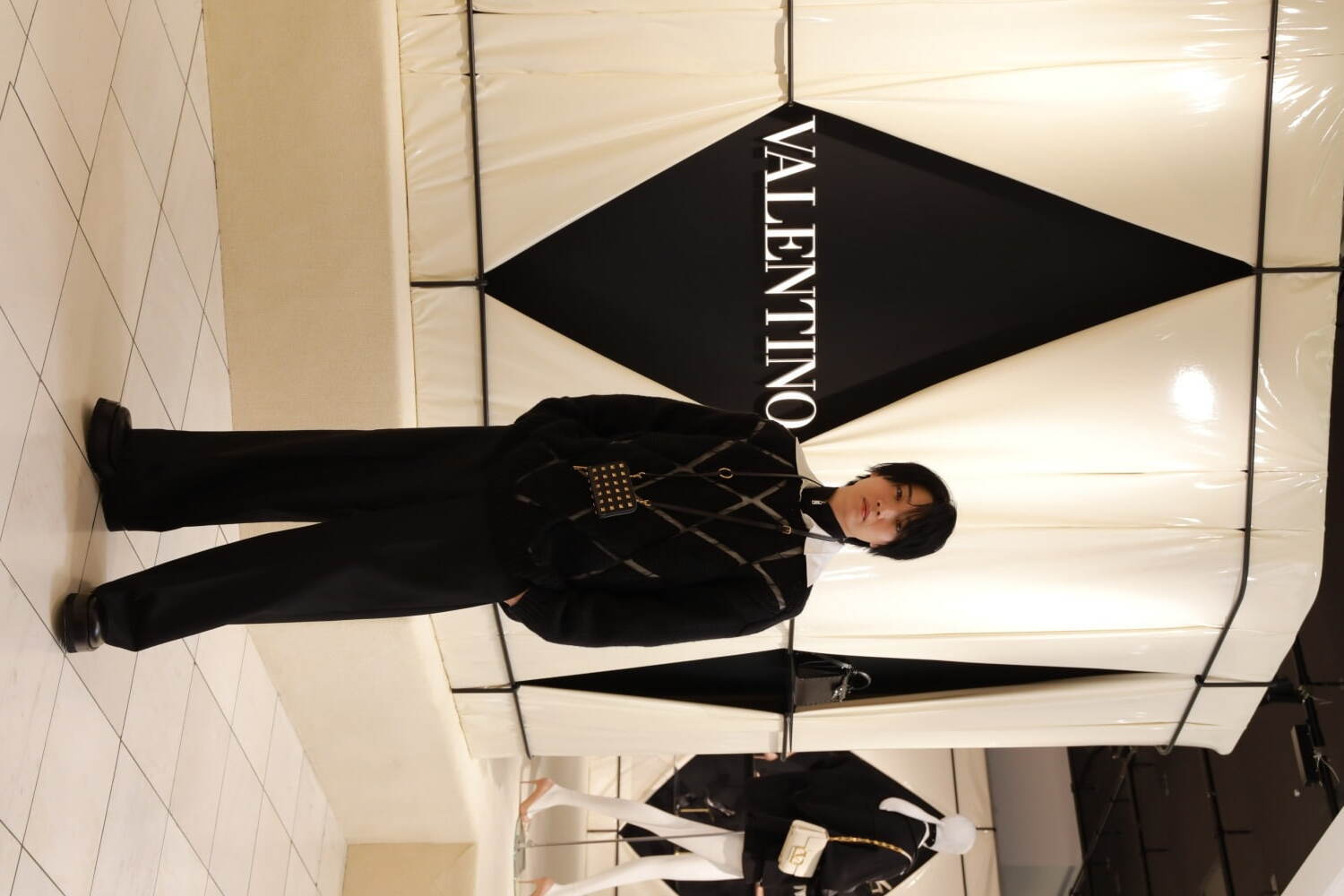 ヴァレンティノ“スタッズ”配した新作バッグ、新宿・梅田・名古屋では限定カラー“ローズクオーツ”も｜写真36