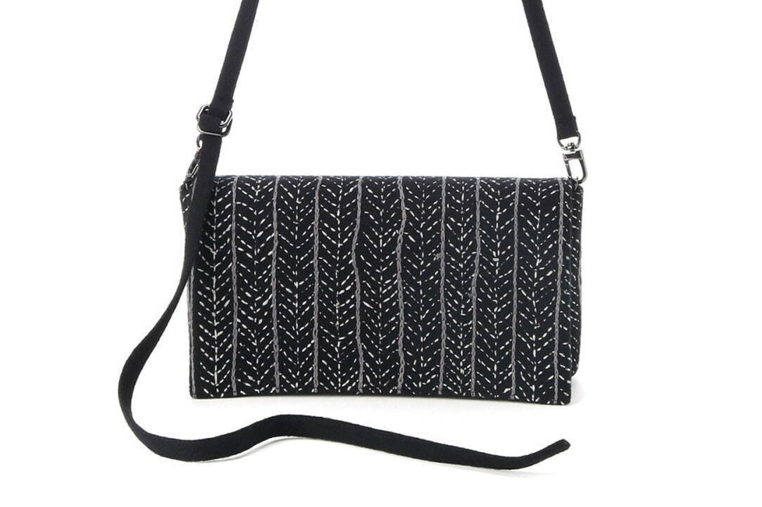 ディスコード ヨウジヤマモト“数寄屋袋”着想のバッグ新作、刺し子風刺繍を施したショルダーバッグ