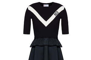 レッド ヴァレンティノ新作ニットドレス“RED”刺繍＆洗練フレアシルエット、表参道店限定で