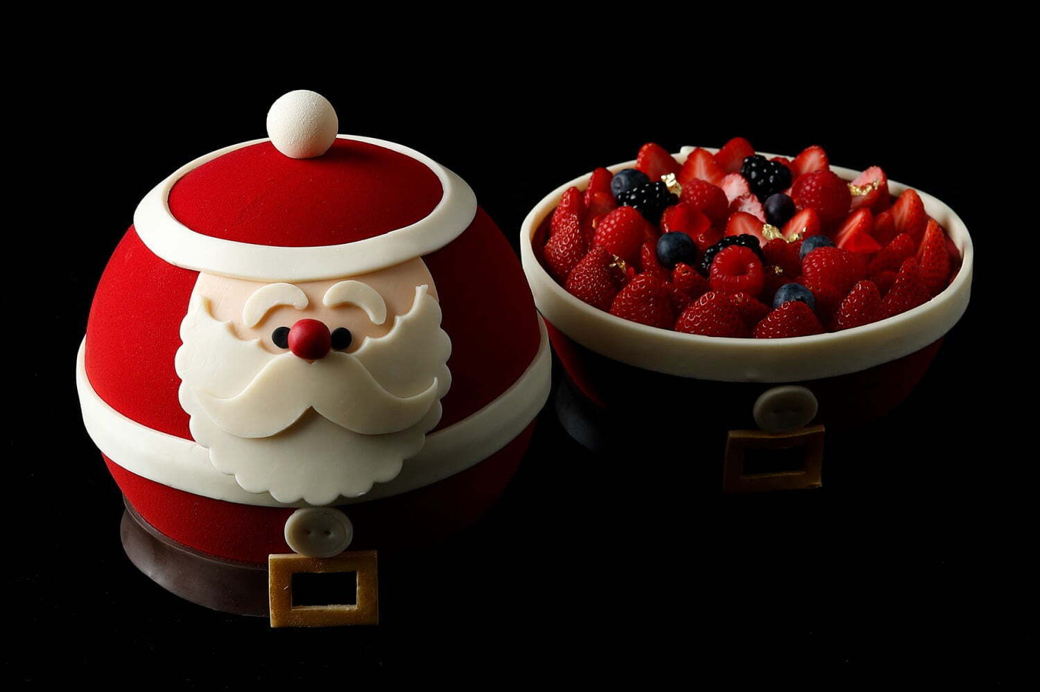 クリスマス｜パレスホテル東京のクリスマスケーキ、ベリーを詰めたサンタクロースのボール型ケーキや雪山モンブラン