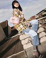 ピンコ21年秋冬の新作、深みボルドーのレザーコートや花柄のレーススカートが青山店に｜写真8