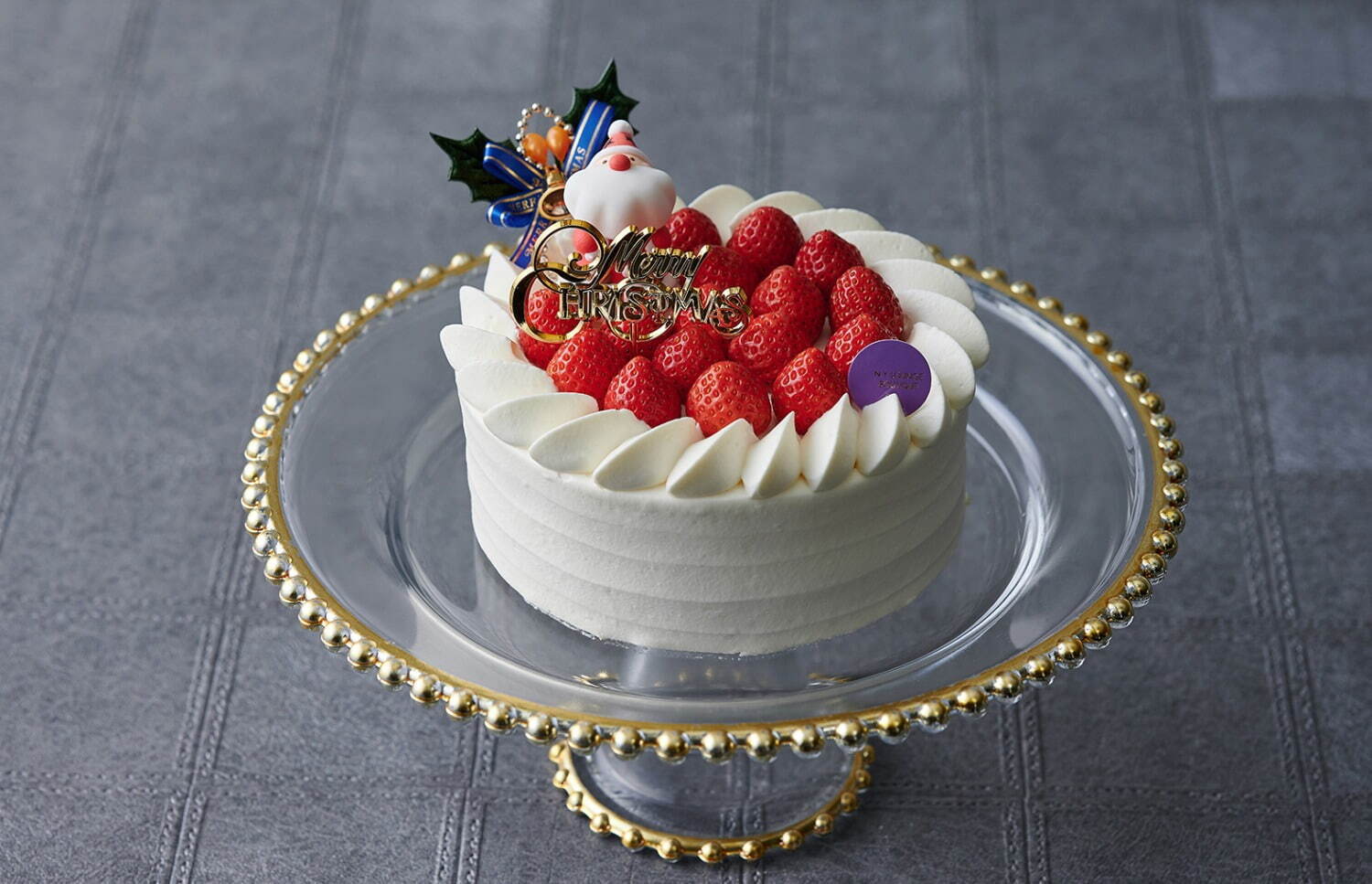 ホテル インターコンチネンタル 東京ベイのクリスマスケーキ2021、“ローズの花びら”×苺のケーキ｜写真5