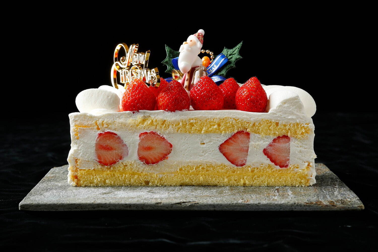 ホテル インターコンチネンタル 東京ベイのクリスマスケーキ2021、“ローズの花びら”×苺のケーキ｜写真12