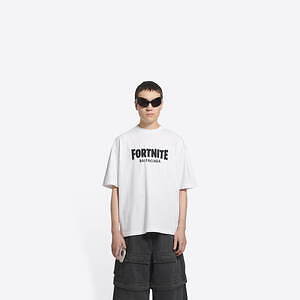 バレンシアガ×「フォートナイト」ロゴやグラフィック入りオーバー