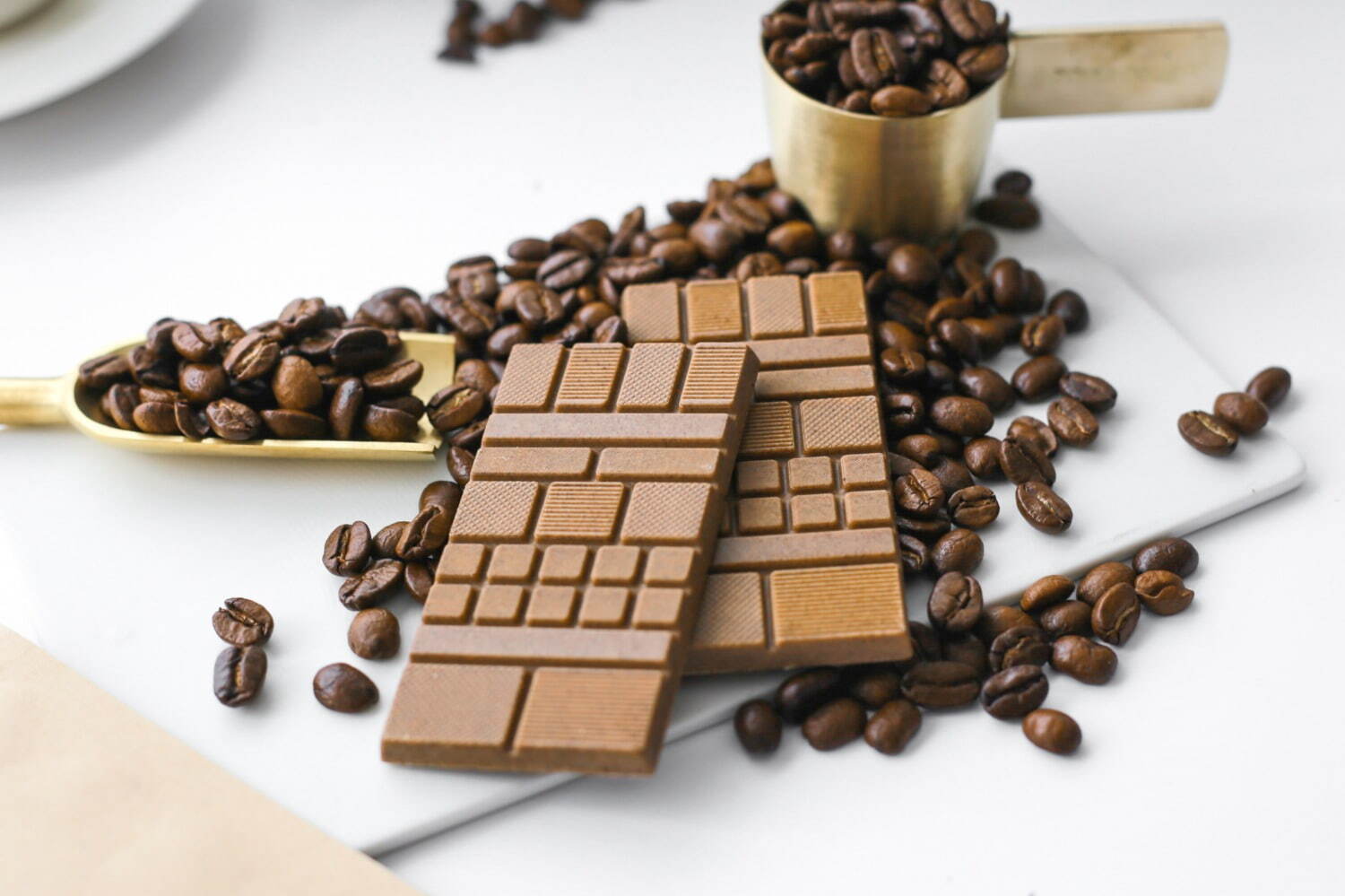 ミニマル×丸山珈琲“食べるコーヒー”「カフェチョコ」に新作、焙煎度合いが異なる浅煎り＆中煎り