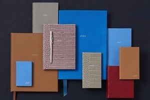 スマイソンの名品「パナマ手帳」の魅力、英国王室御用達“世界一のダイアリー”を歴史から紐解く