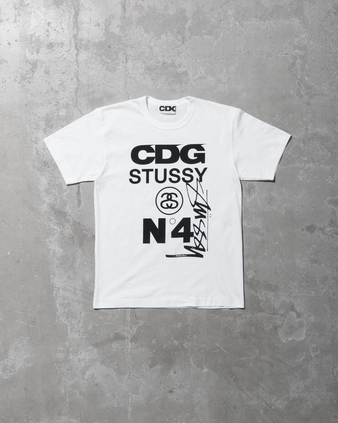 コム デ ギャルソンのCDG&ステューシー新作、ロゴ入り白黒Tシャツや 