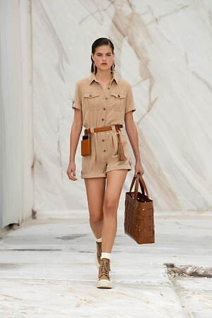 エリザベッタ フランキ(ELISABETTA FRANCHI) 2022年春夏ウィメンズコレクション  - 写真3