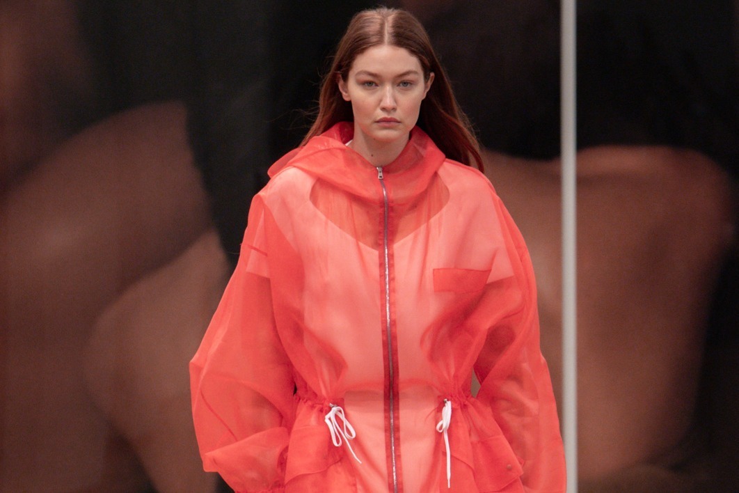 トッズ 2022年春夏ウィメンズコレクション - 足取り軽やかに歩みゆく