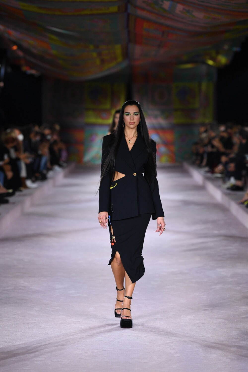 ヴェルサーチェ(VERSACE) 2022年春夏ウィメンズ&メンズコレクション  - 写真1