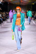 ヴェルサーチェ 2022年春夏コレクション、美しきスカーフが見せる白昼夢｜写真38