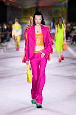 ヴェルサーチェ 2022年春夏コレクション、美しきスカーフが見せる白昼夢｜写真48