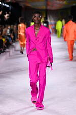 ヴェルサーチェ 2022年春夏コレクション、美しきスカーフが見せる白昼夢｜写真68