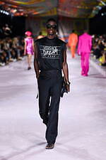 ヴェルサーチェ 2022年春夏コレクション、美しきスカーフが見せる白昼夢｜写真70