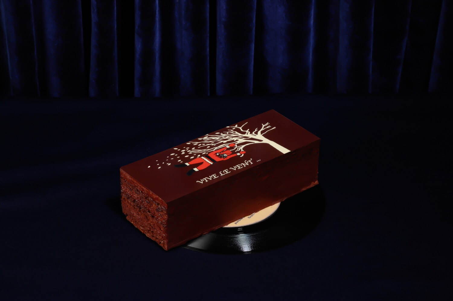 ジャン＝ポール・エヴァンのクリスマスケーキ、ショコラのイルミネーション＆カラフルな羽根を飾って｜写真4