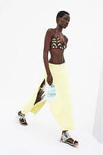 エミリオ・プッチ(EMILIO PUCCI) 海岸でのやすらぎ｜写真1