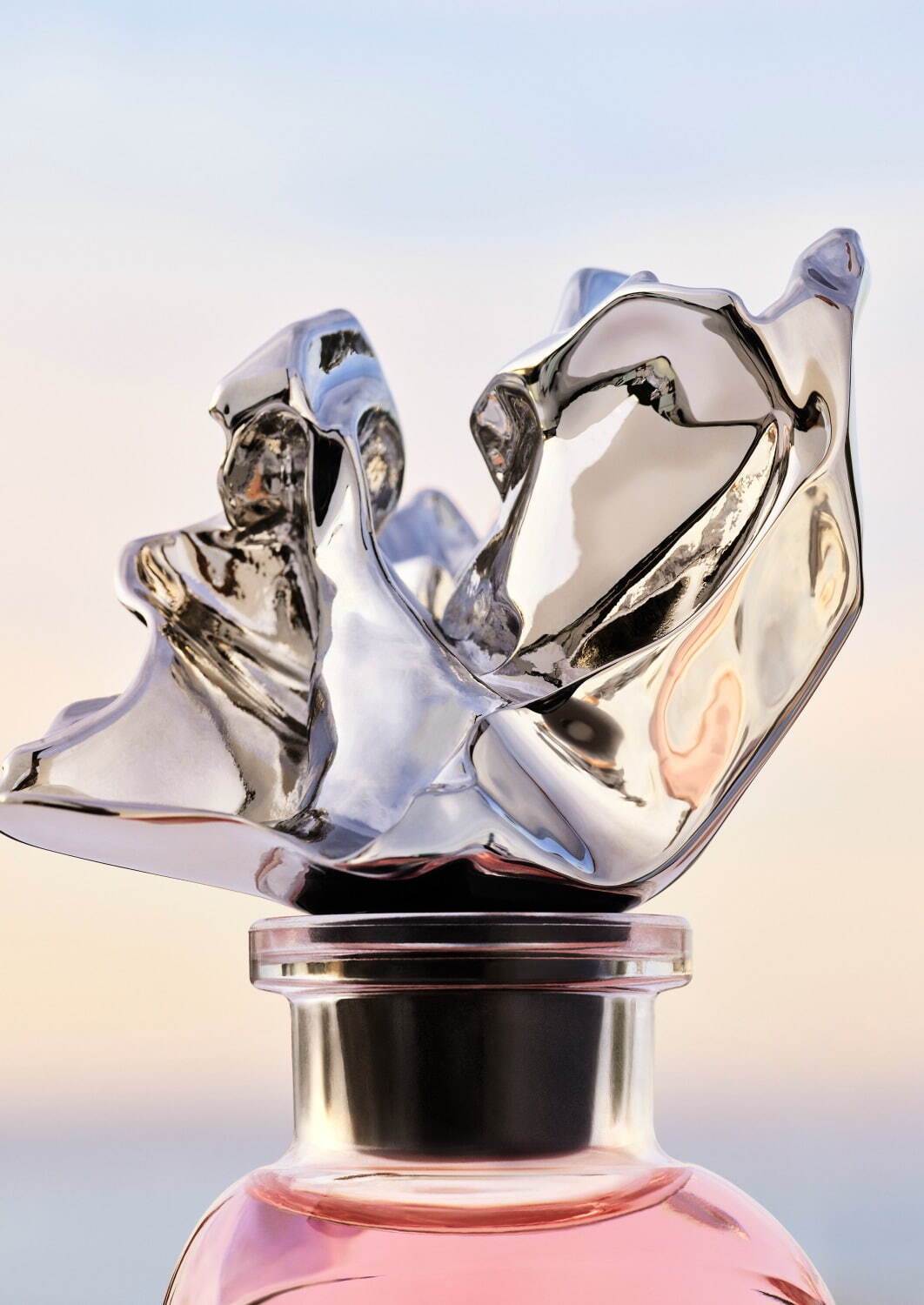 ルイ・ヴィトン“旅の真髄”に着想を得た新香水、フランク・ゲーリーとコラボした“花の彫刻”ボトル｜写真7