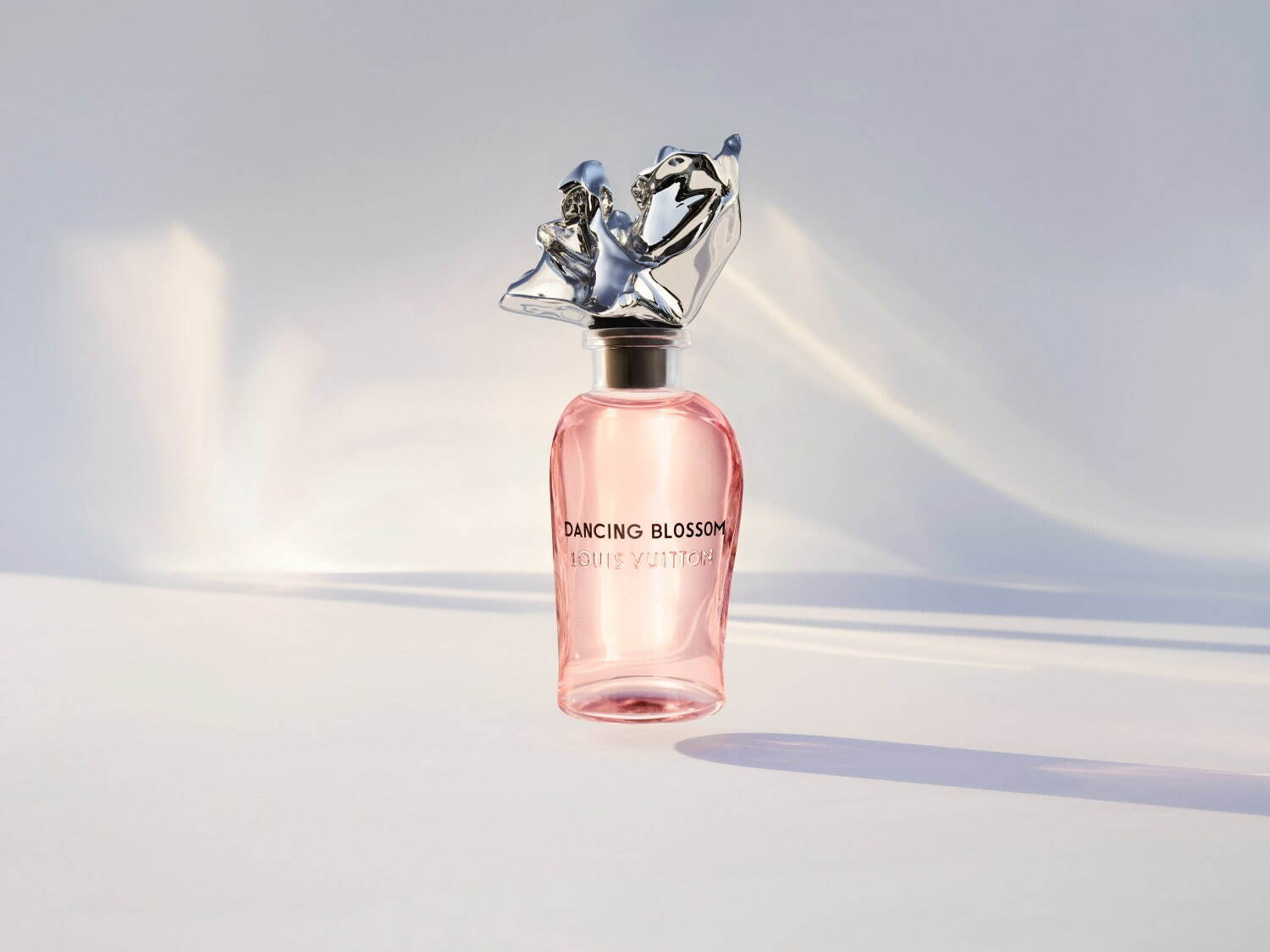 ルイ・ヴィトン“旅の真髄”に着想を得た新香水、フランク・ゲーリーとコラボした“花の彫刻”ボトル｜写真6
