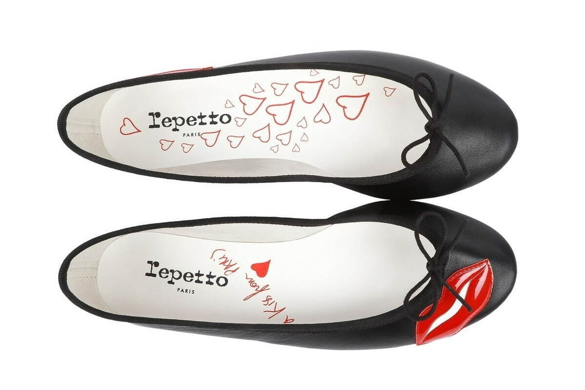 レペット“真っ赤なリップ”モチーフの新作バレエシューズ＆ショートブーツ