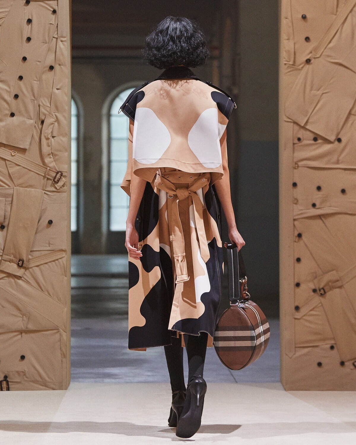 バーバリー(BURBERRY) 2022年春夏ウィメンズコレクション ディテール - 写真25