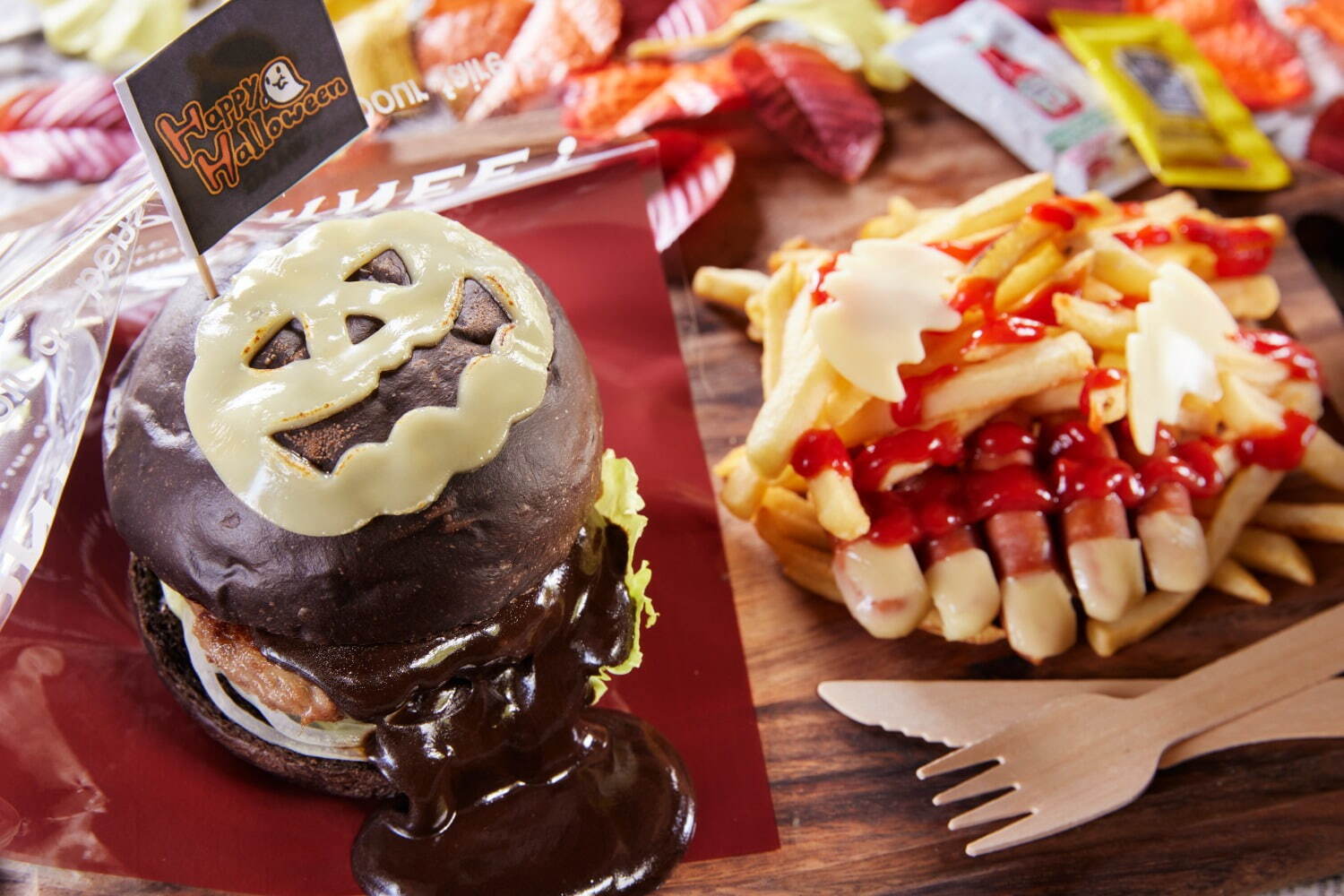 ハロウィーンブラックバーガー＆ホラーポテト 1,300円