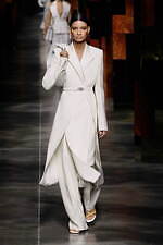 フェンディ 2022年春夏コレクション、アントニオ・ロペの作品にオマージュを捧げて｜写真1