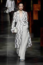 フェンディ 2022年春夏コレクション、アントニオ・ロペの作品にオマージュを捧げて｜写真10