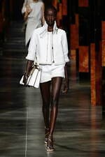 フェンディ 2022年春夏コレクション、アントニオ・ロペの作品にオマージュを捧げて｜写真11