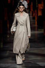 フェンディ 2022年春夏コレクション、アントニオ・ロペの作品にオマージュを捧げて｜写真13