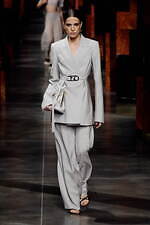 フェンディ 2022年春夏コレクション、アントニオ・ロペの作品にオマージュを捧げて｜写真15