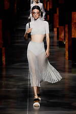 フェンディ 2022年春夏コレクション、アントニオ・ロペの作品にオマージュを捧げて｜写真16