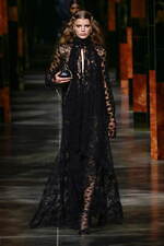 フェンディ 2022年春夏コレクション、アントニオ・ロペの作品にオマージュを捧げて｜写真48