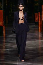 フェンディ 2022年春夏コレクション、アントニオ・ロペの作品にオマージュを捧げて｜写真49