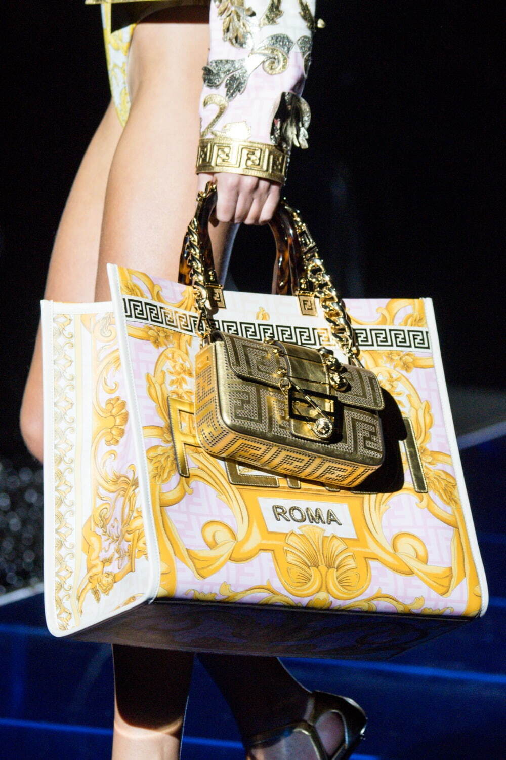 フェンディ(FENDI), ヴェルサーチェ(VERSACE) フェンダーチェ｜写真70