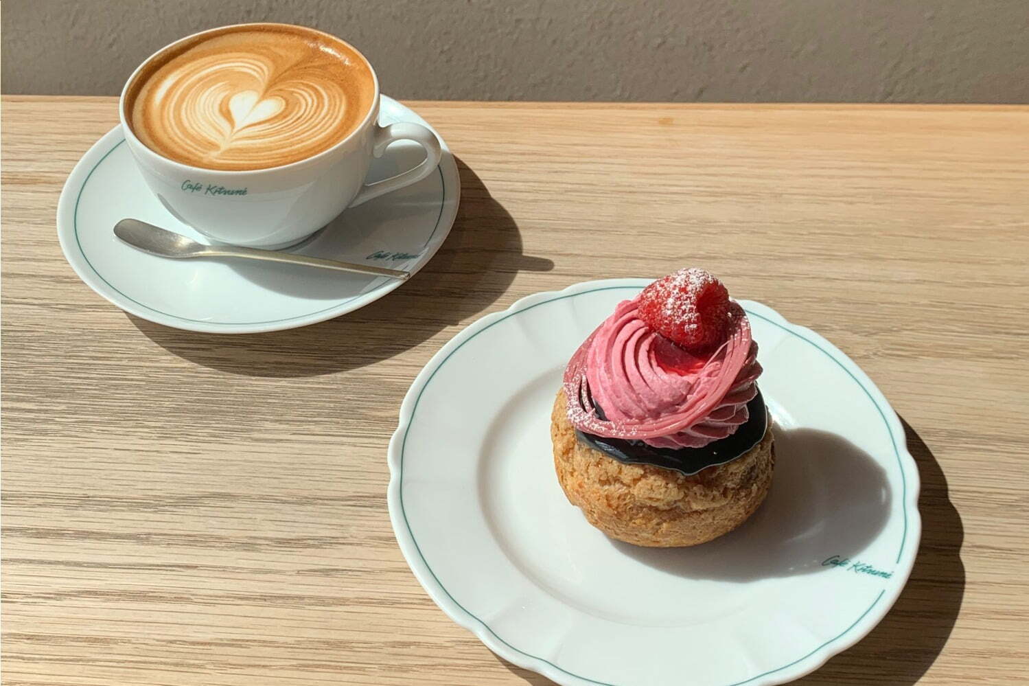 カフェ キツネ2021秋ドリンク＆スイーツ、ハロウィン仕様かぼちゃプリンや黒ゴマ×ベリーのシュー