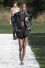 クレージュ 2022年春夏ウィメンズコレクション - フェスティバルの歓喜を再び｜写真25