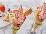 東京ディズニーランド、サダハルアオキとのコラボ新作“ストロベリー×ピスタチオ”のソフトクリーム｜写真1