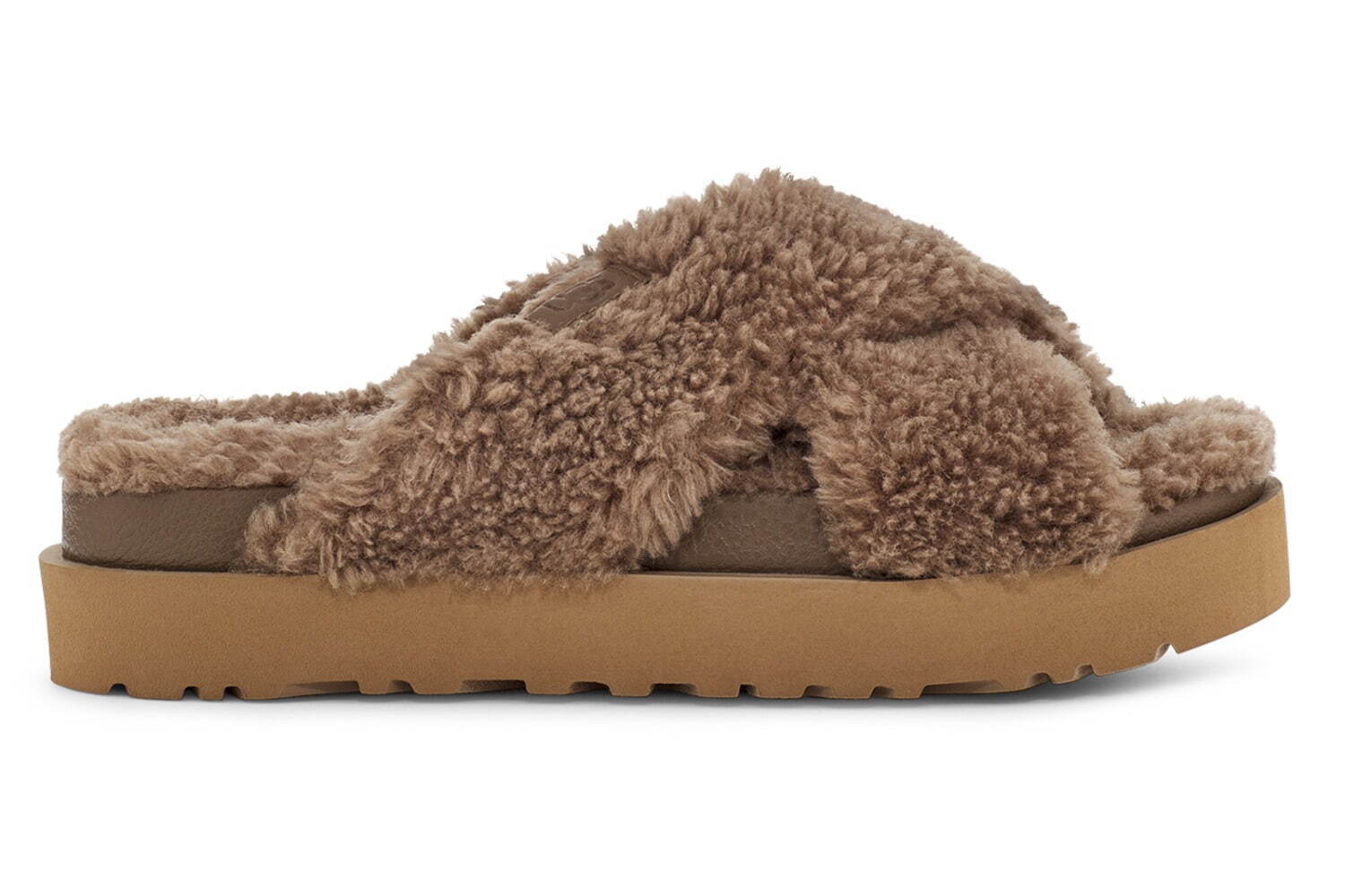 UGG新コレクション「アイコンインパクト」“もこもこ”素材の