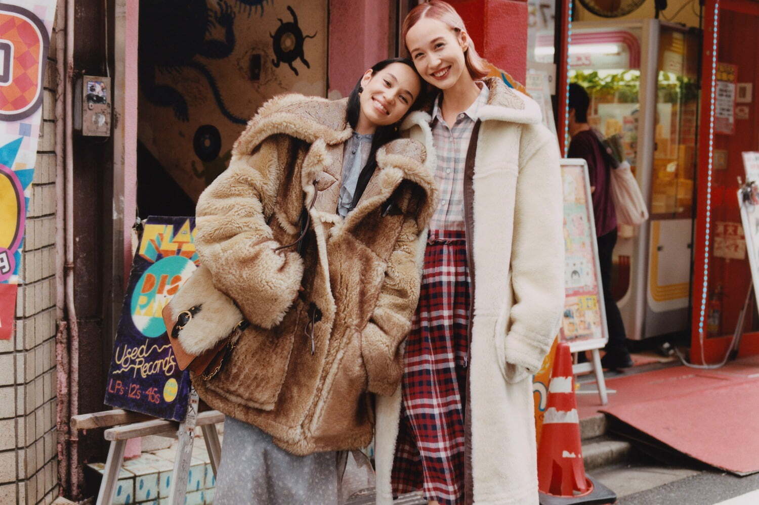 コーチ×ショット、贅沢シアリングのコート＆アビエータージャケット