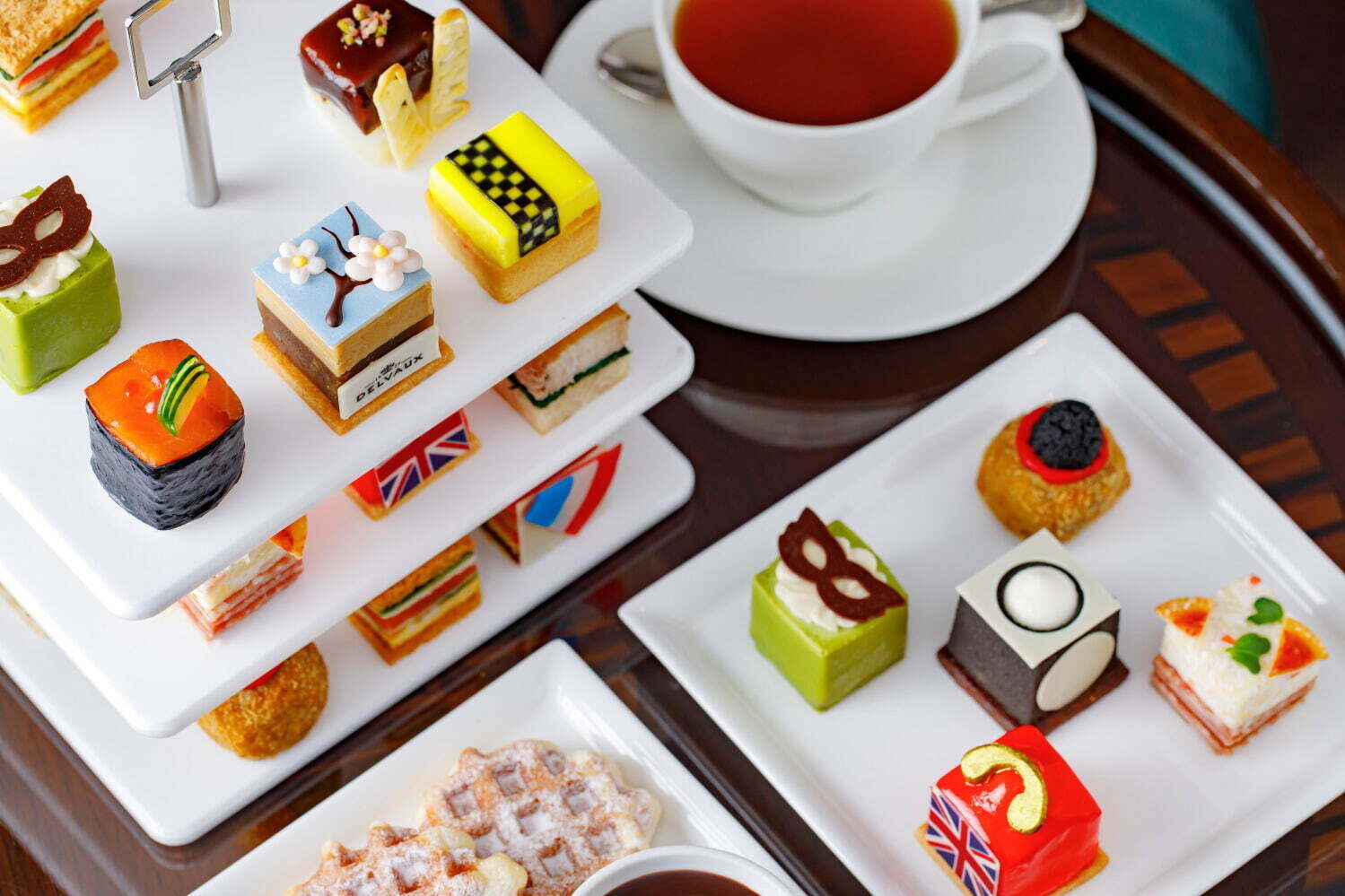 デルヴォー「ミニアチュール」着想“世界を旅する”アフタヌーンティー、セント レジス ホテル 大阪で