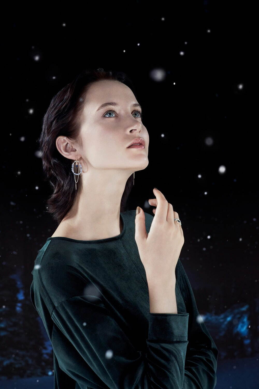 アガット“冬の自然”を表現した天然石ジュエリー、オーロライメージのダイヤモンドピアス｜写真10