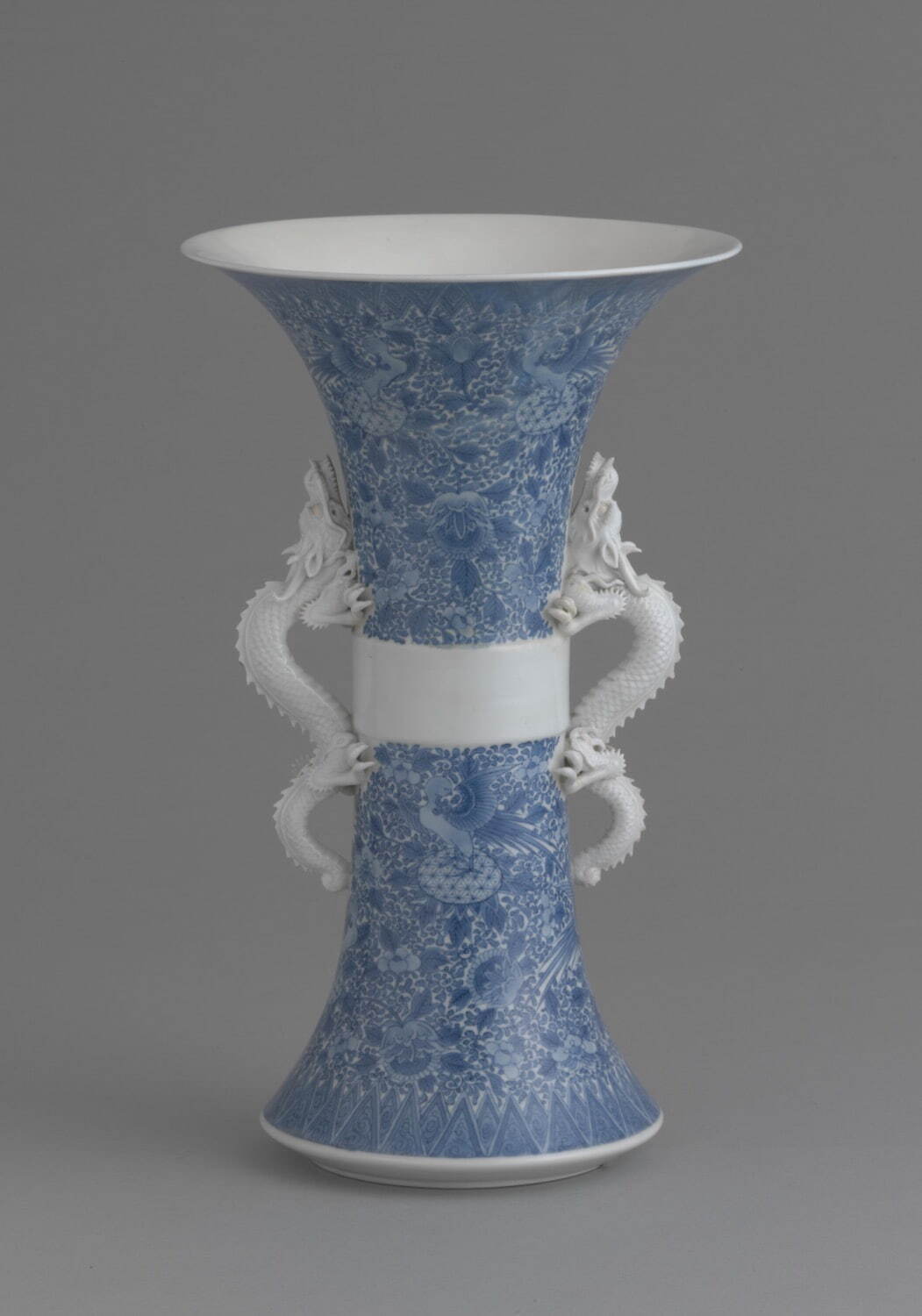 三川内焼 染付鳳凰唐草文龍耳広口瓶 長崎歴史文化博物館蔵