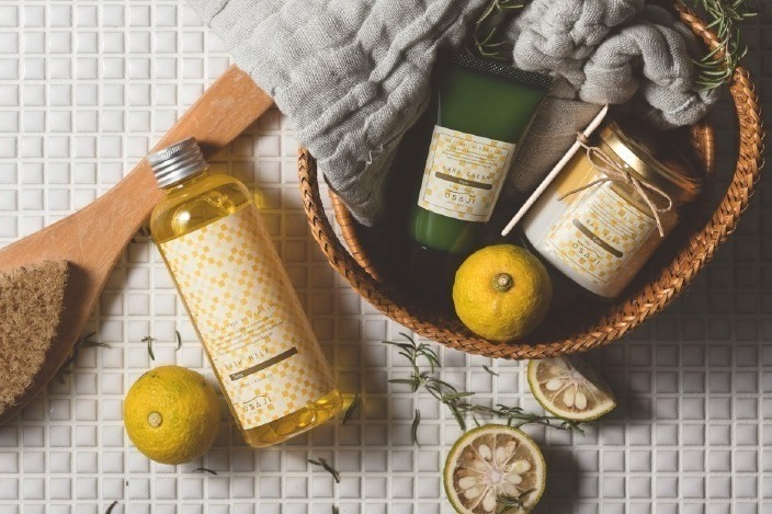 バスボム｜オサジ「ユズの香り」のボディ＆スキンケア、生クリーム泡の“半熟”しっとり石けんなど